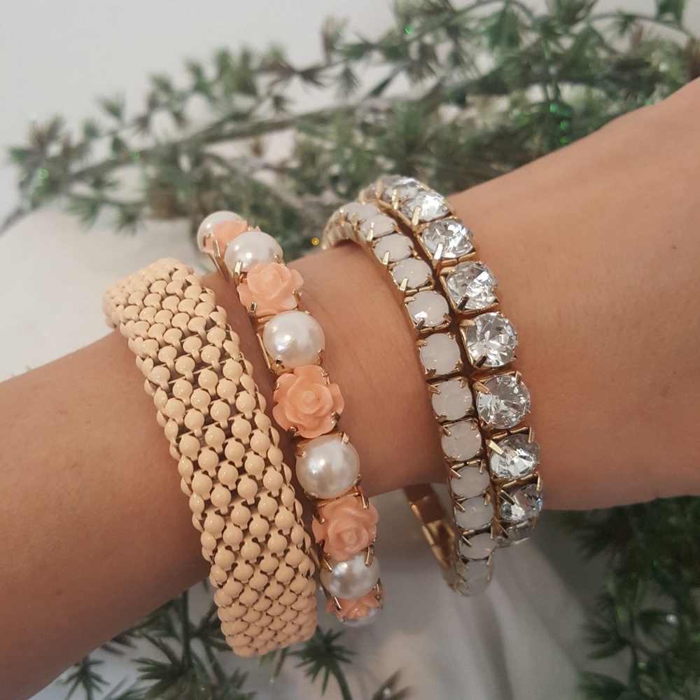 4 bracelet bundle - Picture 2 of 2